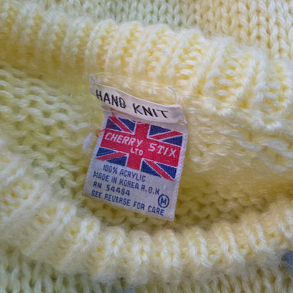 Vintage 80s/90s oversized pale yellow sweater with oversized knit - Picture 3 of 9